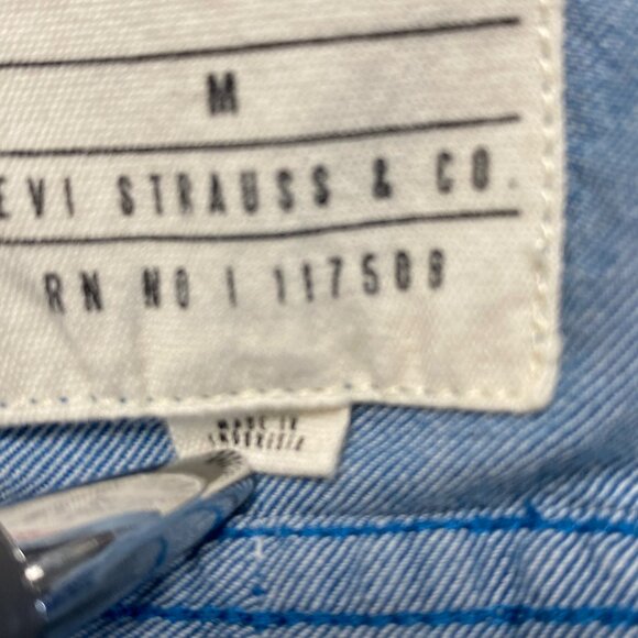 Levis Womens Blue Short Sleeve Denim Shirt‎ M Casual Picnic Park - Picture 6 of 9